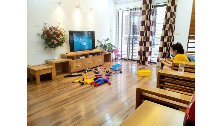 Bán nhà Vũ Hữu Thanh Xuân, hai mặt thoáng trước sau, ba bước ra ô tô tránh, 35m2, 8.3 tỷ